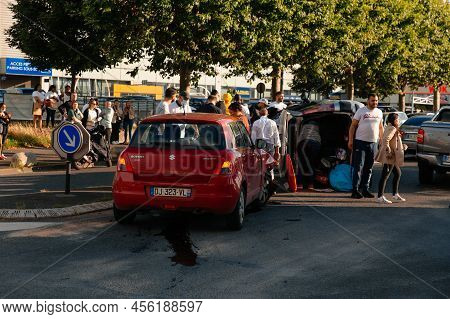 Paris, France - July, ?2021: Car Accident On Paris City At Intersection Of Magasin Gifi. People Tryi