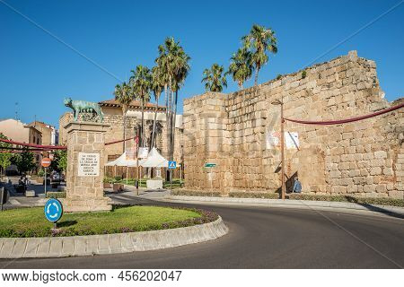 Merida,spain - May 25,2022 - View At The Augustus Monumenr In Yhe Streets Of Merida. Merida Is A Cit