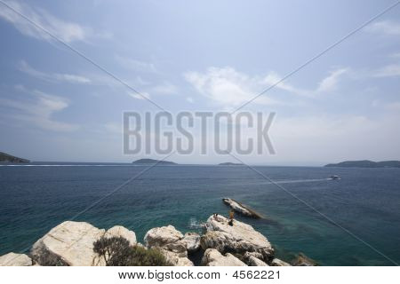 ケープ Plakes、スキアトス島、ギリシャの岩の露頭