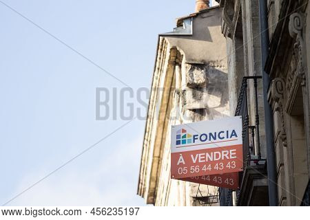 Bordeaux, France - February 19, 2022: Logo Of Foncia Immobilier In Front Of A Flat For Sale By The R