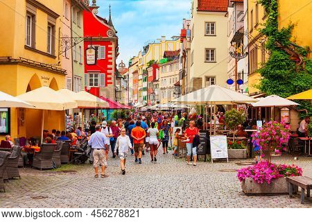 Lindau, Germany - July 04, 2021: Steet Cafe In Lindau Old Town. Lindau Is A Major Town And Island On