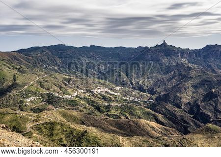 Gran Canaria Hiking Route Cruz De Tejeda To Artenara, View Into Caldera De Tejeda, Gran Canaria, Can