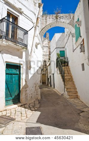 Vicolo. Ceglie Messapica. Puglia. Italia.