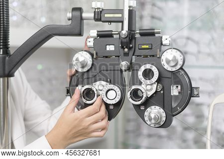 Young Ophthalmologist Doing Visual Test For Customer Using Bifocal Optometry Eyesight Measurement De