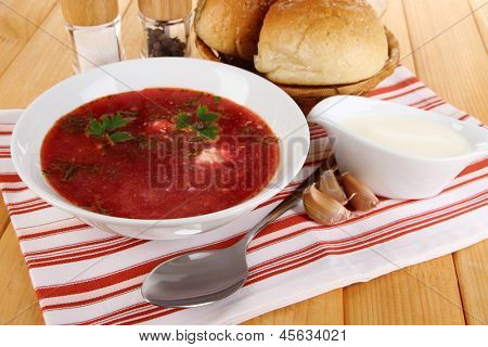 Vynikající boršč v tabulce detail