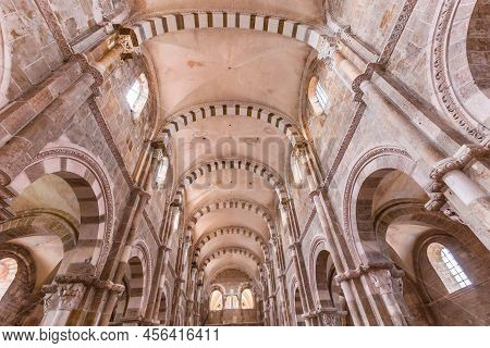 Saint Mary Magadalene Abbey, Vezelay, France, Interiors