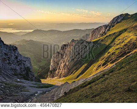 Breathtaking Sunset In The Mountains. View Of The Bockmattli Innerthal And Lake Zurich. Hiking In Sw
