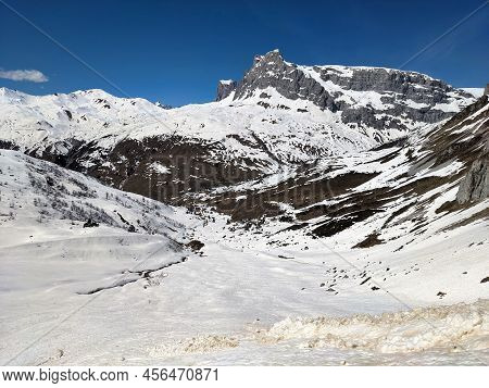 Ski Tour On The Wiss Platte Mountain Above Sankt Antonien In Graubunden, Switzerland. Ski Mountainee