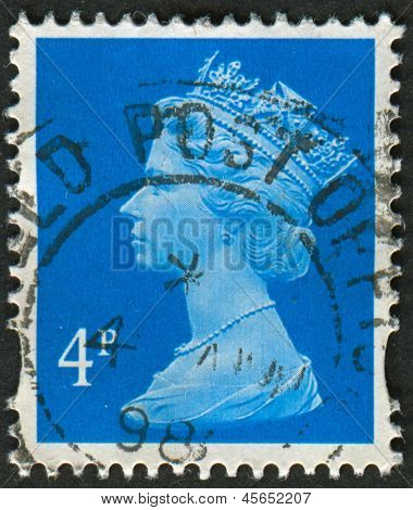 UK-CIRCA 1993: et frimærke, trykt i UK viser billede af Elizabeth II er den forfatningsmæssige monark af 16