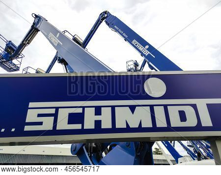 Bucket Truck Lift Cranes In Neu-isenburg, Germany