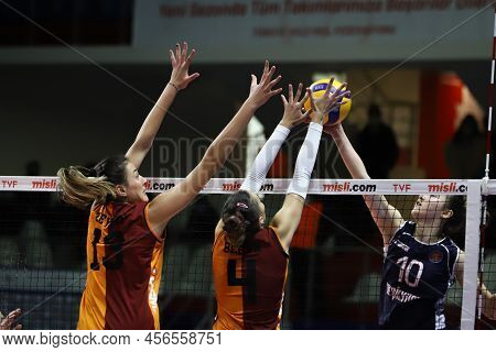 Istanbul, Turkey - January 30, 2022: Zeynep Sude Demirel And Beren Yesilirmak In Action During Galat