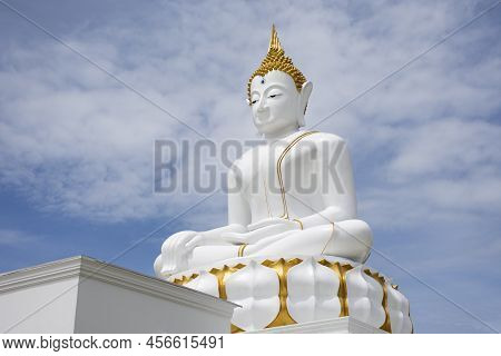 Beautiful White Ancient Buddha Statue For Thai People And Foreign Travelers Travel Visit And Respect