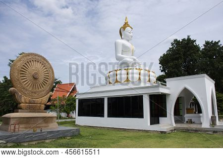 Beautiful White Ancient Buddha Statue For Thai People And Foreign Travelers Travel Visit And Respect