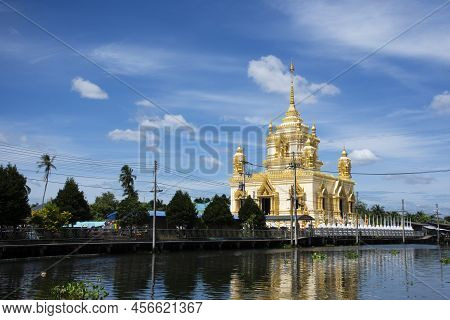 View Landscape Of Khlong Damnoen Saduak Canal And Water Flowing With Cityscape Countryside Rural Vil