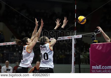 Istanbul, Turkey - January 30, 2022: Tijana Boskovic And Beyza Arici In Action During Turk Hava Yoll