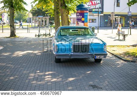 Mielno, Poland -08.09.2021 - Blue Lincoln Continental In Mielno