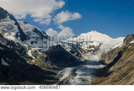 Pasterze Glacier Johannisberg In Hohe Tauern National Park