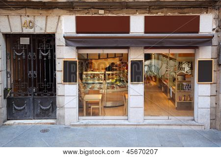 MADRID - 11 de março: As pessoas no pequeno café acolhedor, em 11 de março de 2012, em Madrid, Espanha. Desde Espanha 2012 ha