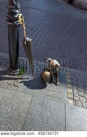 Torun, Poland - May 09, 2022: Statue Of Tiny Dog Filus. Filus Is The Dog Of Professor Filutek, The C