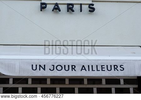 Cannes , Paca  France - 06 15 2022 : Uja Paris Brand Facade Boutique Un Jour Ailleurs Logo And Text 
