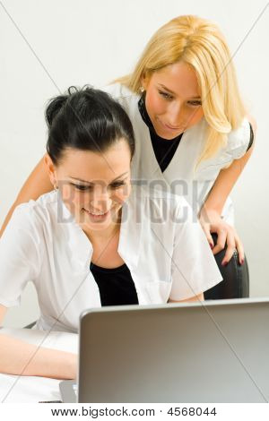 Lekarze odrobina A Laptop