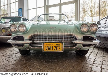 Brummen, Province Gelderland, The Netherlands, 21.03.2022, Front View Of Chevrolet Corvette C1 Conve