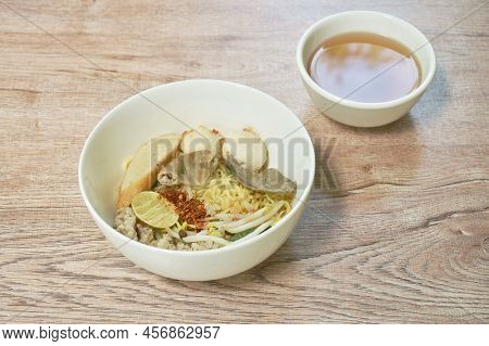 Boiled Dry Chenese Yellow Egg Noodles With Entrails And Meatball On Bowl