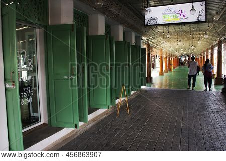 Pathway And Walkway For Thai People Travelers Walking Travel Vist And Respect Praying Blessing At  R