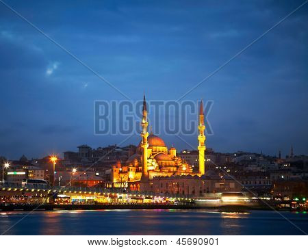 Mezquita Nueva (Yeni Cami). Estambul, Turquía