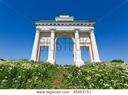 arco di trionfo, villaggio di Dikanka vicino a città di Poltava, Ucraina