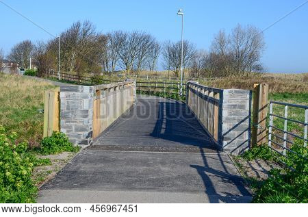 Prestatyn, Uk: Mar 27, 2022: A Wooden Footbridge On The Outskirts Of Prestatyn Is Dedicated To Thoma