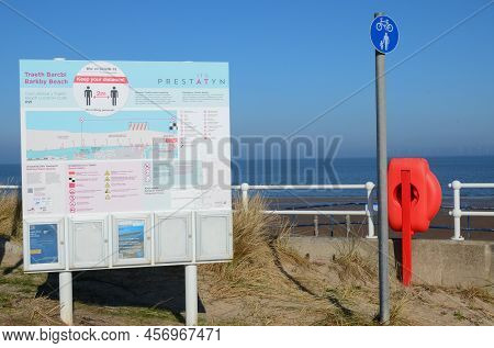 Prestatyn, Uk. Mar 27, 2022. A Bilingual Welsh And English Information Sign At Barkby Beach.