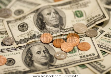 Sto dolarové bankovky a změna