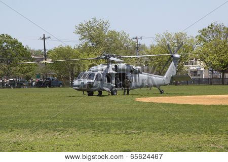 MH-60S helicopter from Helicopter Sea Combat Squadron Five with US Navy EOD team taking off
