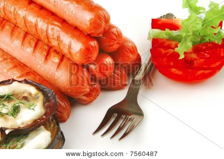 Salsichas de carne grelhada em branco