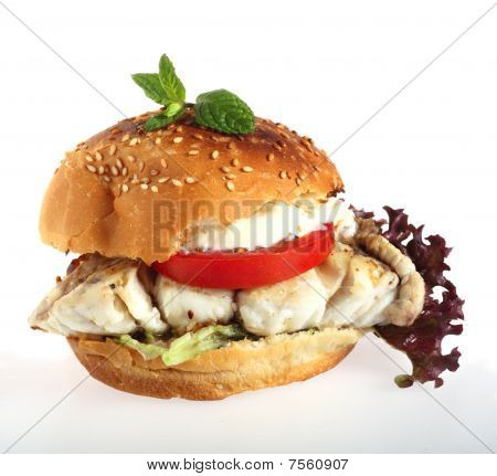 Hamburger di pesce sfondo bianco