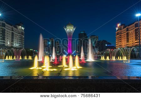 Bayterek Tower And  Fountain Show At Night