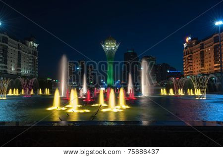 Bayterek Tower And  Fountain Show At Night