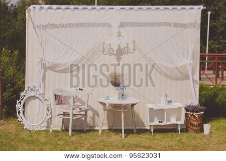 Wedding photo zone. The white decor at a wedding