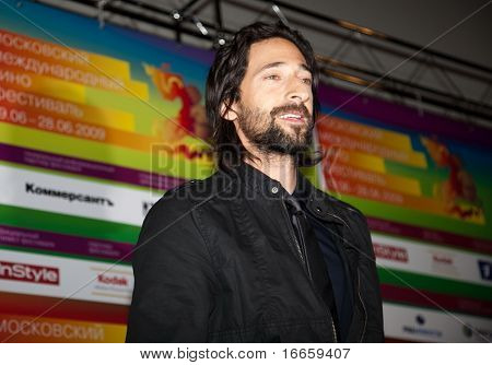 Moscou-, 18 de junho: Ator Adrian Brody.  31 Festival Internacional de cinema de Moscou em Ci Khudozhestvenny
