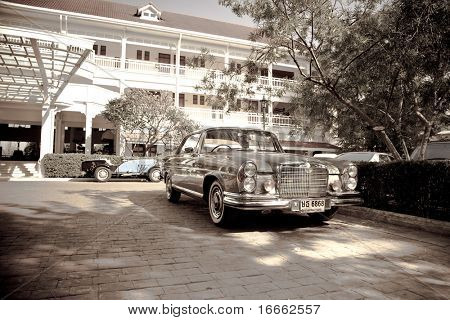 HUA HIN - 18. prosince: Mercedes Benz SE kupé W111, rok 1971. Retro auto na veteránem Parade 2010