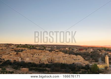 The village of Berrem is about 6 km west of Midelt. The village is smoothly shaded by ancient walnut trees and a nice gorge.