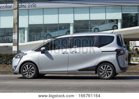 Toyota Sienta Mini Mpv Van.