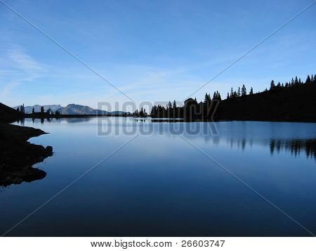 Nádherná alpská pohled, Bannalp jezero, Švýcarsko