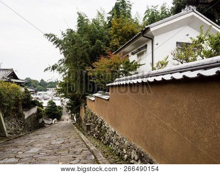 Kitsuki, Japan - October 31, 2016: Pedestrian Alley And Traditional Japanese Residence In Historic S