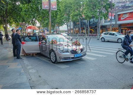 Foshan/china - 27 November 2015:wedding Car With Bridesmaid And Groomsman  Foshan City China