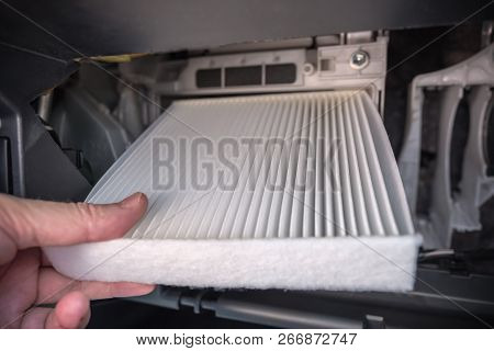 Replacing The Air Filter In The Car.