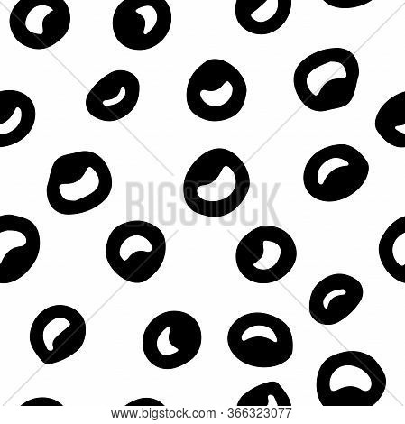 Seamless Neutral Doodle Pattern. Black Hand-drawn Rings On A White Background. Scandinavian Cozy Orn