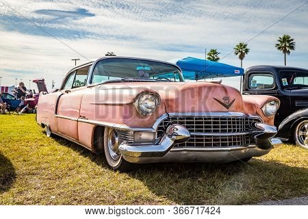 Daytona Beach, Fl / Usa- November 24, 2018: 1955 Rusty Pink Cadillac Coupe De Ville At The Fall 2018