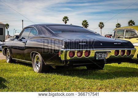 Daytona Beach, Fl / Usa- November 24, 2018: 1968 Black Chevrolet Impala Ss 427 2 Door Hardtop At The